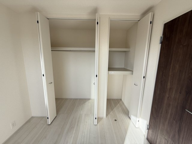 リーブルガーデンＳ第１前橋亀里　3号棟の収納|２階洋室２収納です