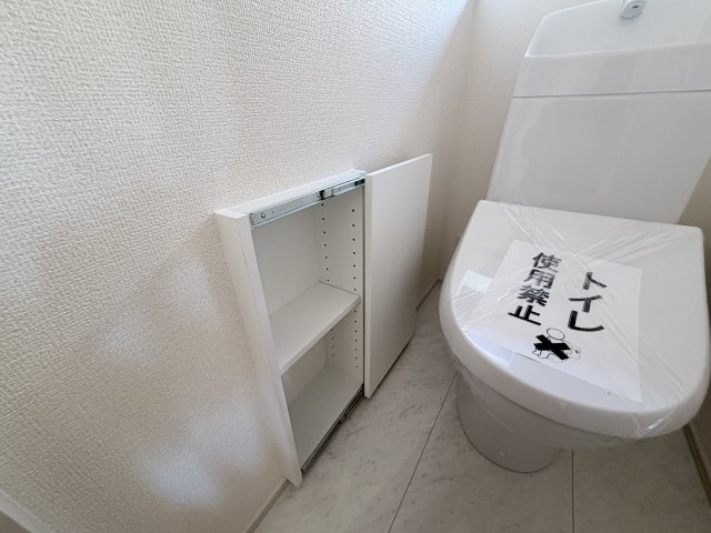 リーブルガーデンＳ第１前橋亀里　3号棟|トイレにもちょっとした嬉しい収納あります。
