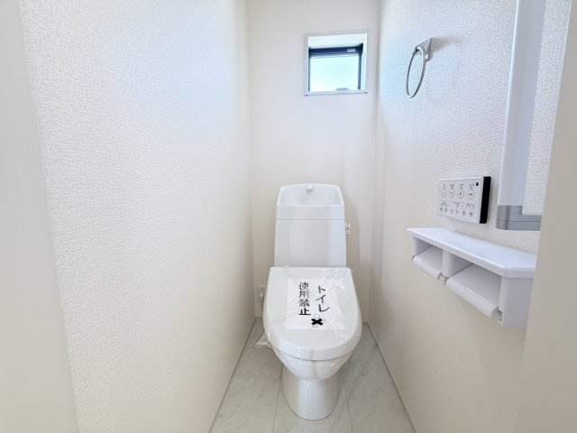 リーブルガーデンＳ第１前橋亀里　3号棟のトイレ|2階トイレです。清潔感のある白を基調としています。