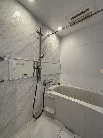 アルティザ春日原駅前マークスの浴室