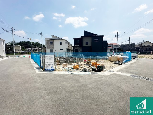 ●生駒市中菜畑　第1期・第2期　新築一戸建ての前面道路含む現地写真|駅やスーパー、小学校・中学校等日常生活に欠かせない情報や道のりもご紹介いたしますのでお気軽にご相談ください。