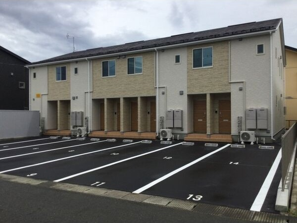 ソワサントゥカンズの駐車場