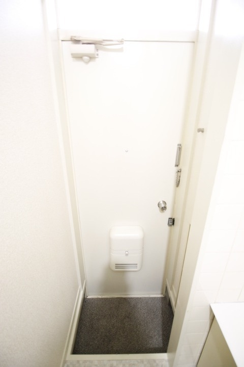 リュ・プラタンの玄関