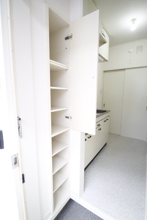 リュ・プラタンの玄関