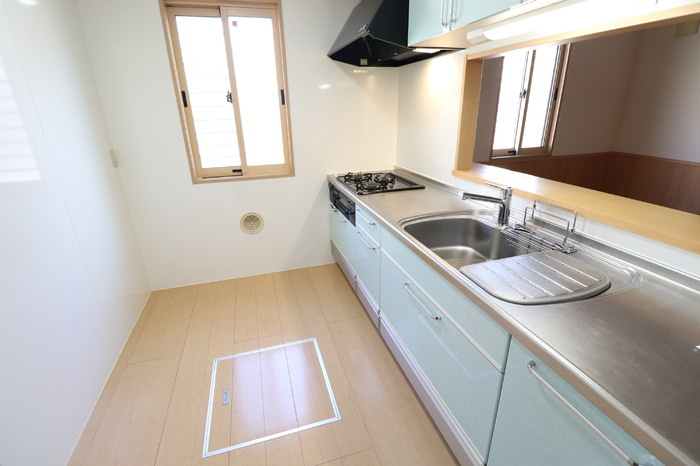 プロイド中央 ABCDEFGHのキッチン|キッチン ３口コンログリル付