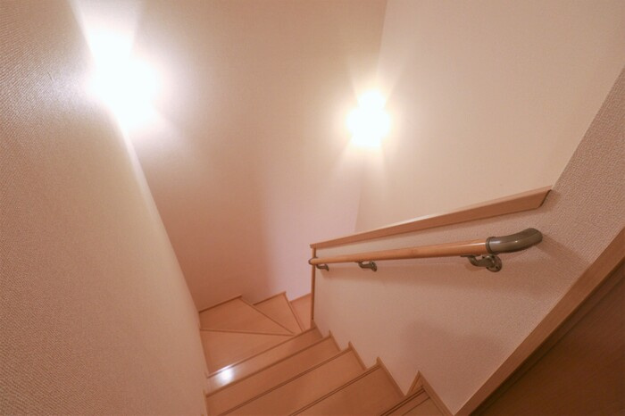 プロイド中央 ABCDEFGHの内装|階段