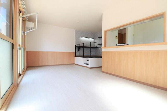 プロイド中央 ABCDEFGHの居間・リビング|LDK