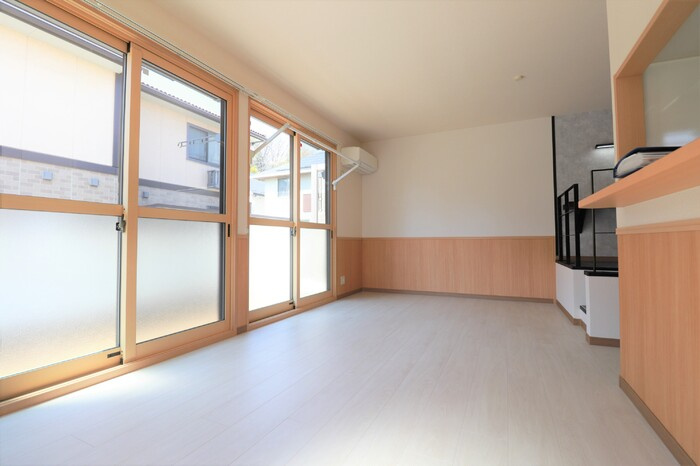 プロイド中央 ABCDEFGHの居間・リビング|LDK