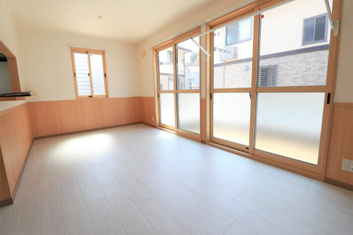 プロイド中央 ABCDEFGHの居間・リビング|LDK