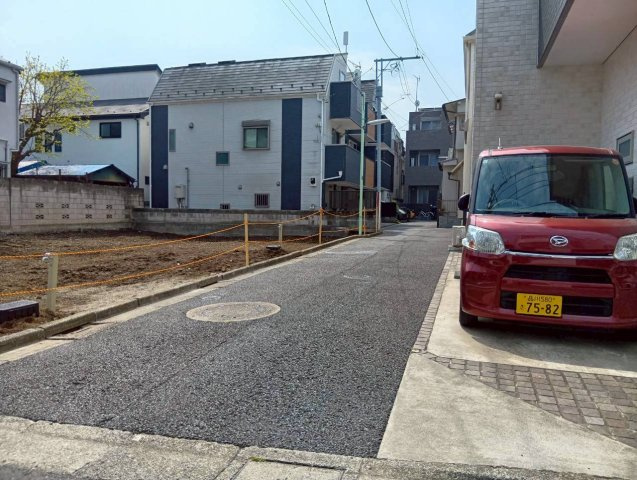 品川区戸越5丁目　新築戸建て　A棟の前面道路含む現地写真