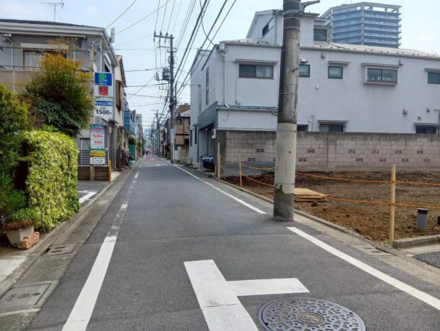 品川区戸越5丁目　新築戸建て　A棟の前面道路含む現地写真