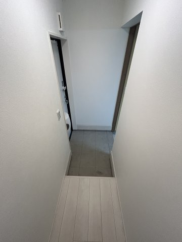 ラフマート南塚口の玄関