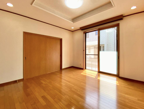 中古/新座市片山2丁目の居間・リビング|陽当たり良好