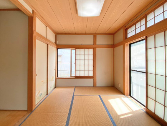 中古/新座市片山2丁目の和室|和室ならではの温かな和の空間で寛ぎの時間を過ごせます