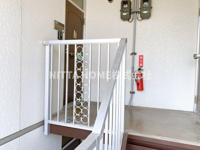 コーポ公手のエントランス|外階段、２階のお部屋になります◇