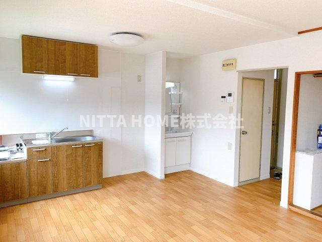 コーポ公手の居間・リビング|１１．２帖のリビングルームになります◇