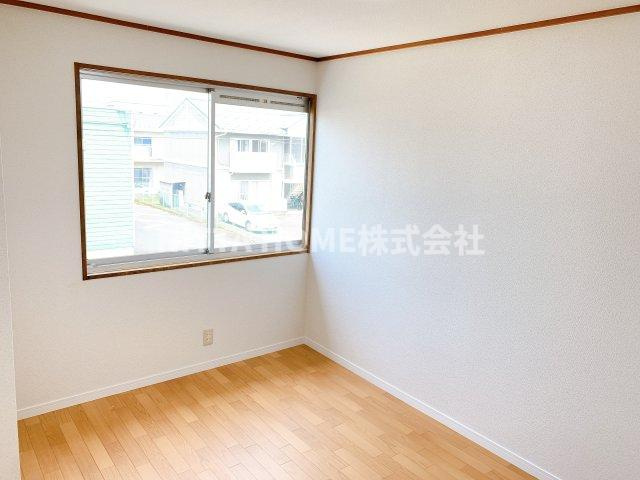 コーポ公手の洋室|５．４帖の洋室です◇