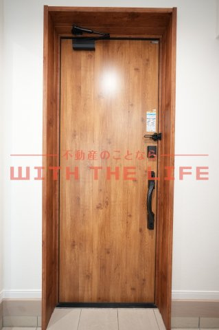 国分町笠戸建【キャッシュバック対象物件】の玄関|明るい玄関です