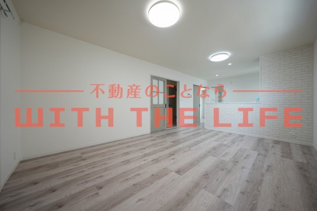 国分町笠戸建【キャッシュバック対象物件】の居間・リビング|使いやすいリビングです