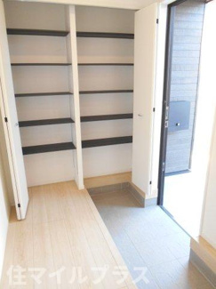 【玄関】 | 二本松市郭内2丁目新築一戸建て6棟 | シンプルで使いやすい玄関です