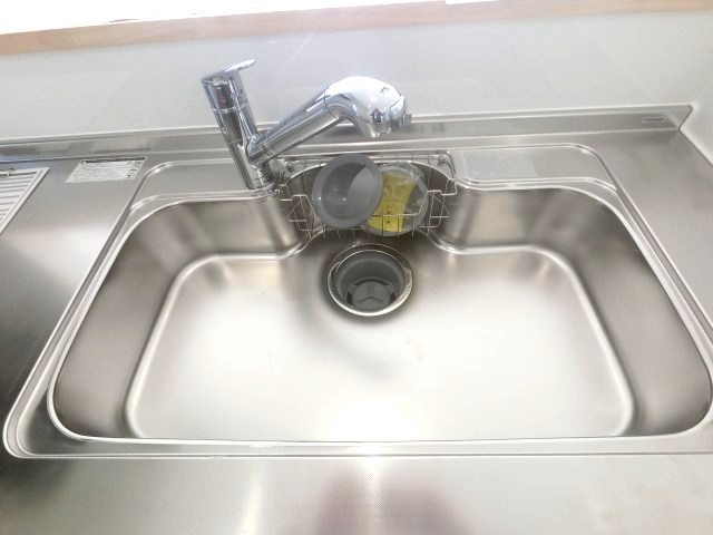 江北町惣領分　2号棟のキッチン|浄水機能付きの蛇口です。