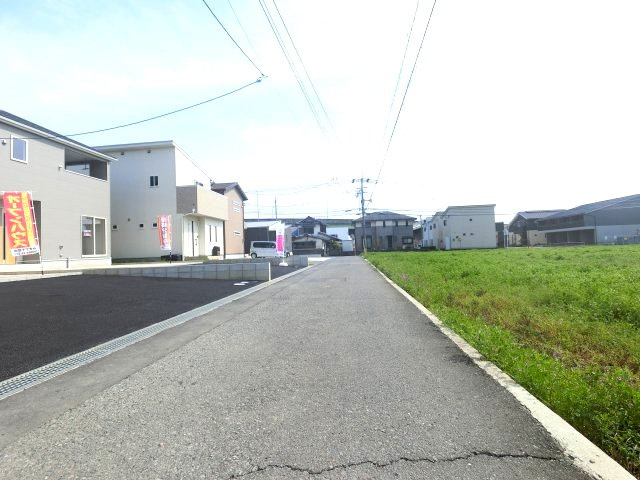 江北町惣領分　2号棟の前面道路含む現地写真|前面道路含む現地写真です