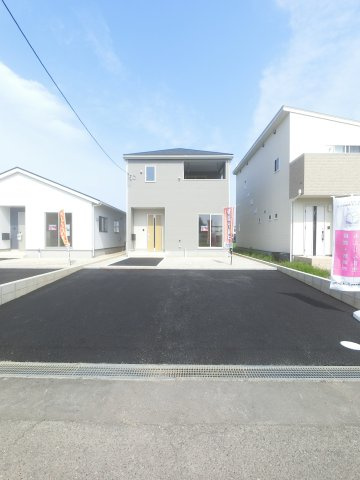 江北町惣領分　2号棟の前面道路含む現地写真