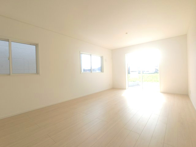 江北町惣領分　2号棟の居間・リビング|リビングのお子さんに目配りできる対面式カウンターキッチンを採用。