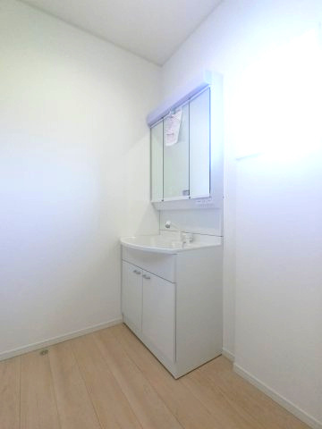 江北町惣領分　2号棟の洗面所|広くて使いやすい洗面ルーム。朝もゆとりをもって準備できます♪