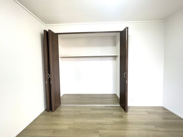 ヴィルヌーブ大池D棟の収納|居室の収納が大きくて使いやすそうです！
季節家電や、お洋服が多い方も安心です♪
