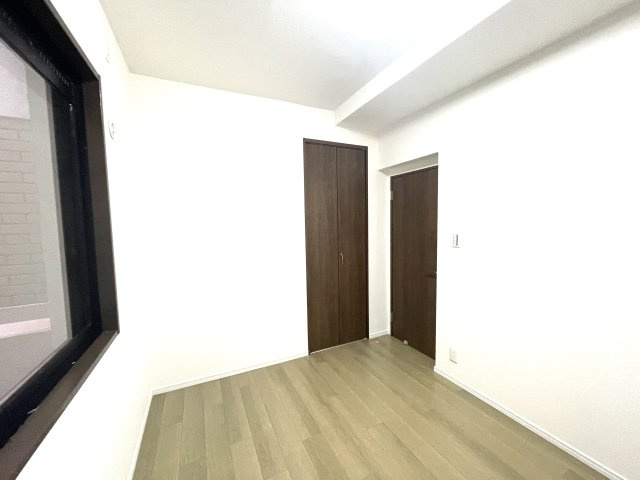 ヴィルヌーブ大池D棟の洋室|全居室フローリング＆収納付き♪
「収納の余裕は心の余裕」というお家探しの格言もあるんですよ！
