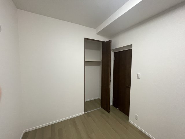 ヴィルヌーブ大池D棟の収納|天井まである収納♪長いものも収まりそうですよね！
