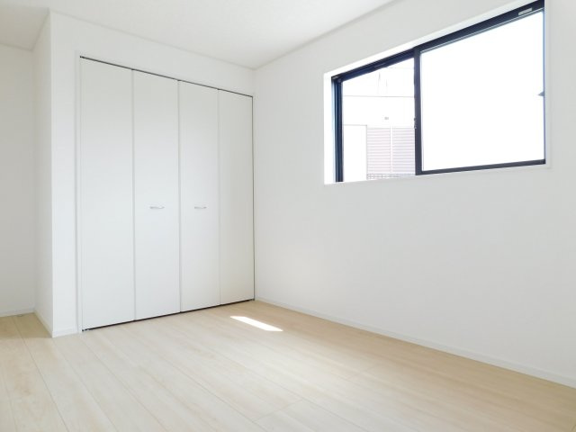 名古屋市南区阿原町の新築一戸建の洋室|◇洋室◇　　明るい洋室６．５帖　全居室収納完備！