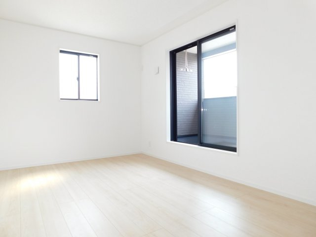 名古屋市南区阿原町の新築一戸建の洋室|◇洋室◇　　南西面で明るい洋室８．０帖　ウォークインクローゼット完備！　バルコニー付き♪