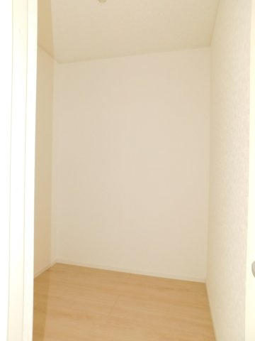 名古屋市南区阿原町の新築一戸建の収納|◇ウォークインクローゼット◇　　家族の洋服や大きな荷物もしっかりと収納できます♪