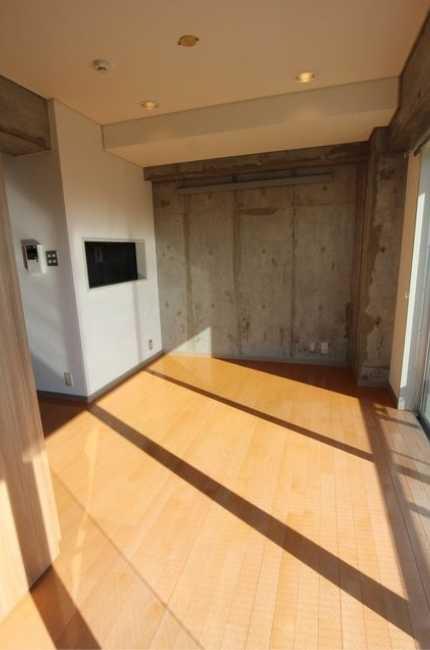 サンヒルズ用賀　駅近　南向き　駐車場　角部屋の居間・リビング