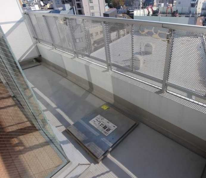 サンヒルズ用賀　駅近　南向き　駐車場　角部屋のバルコニー