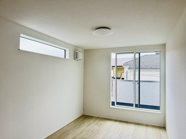 八王子市　川口町　新築一戸建て　０１期の寝室|～2階9.2帖の主寝室　ベッドなど大型家具のレイアウトもしやすい広さです～