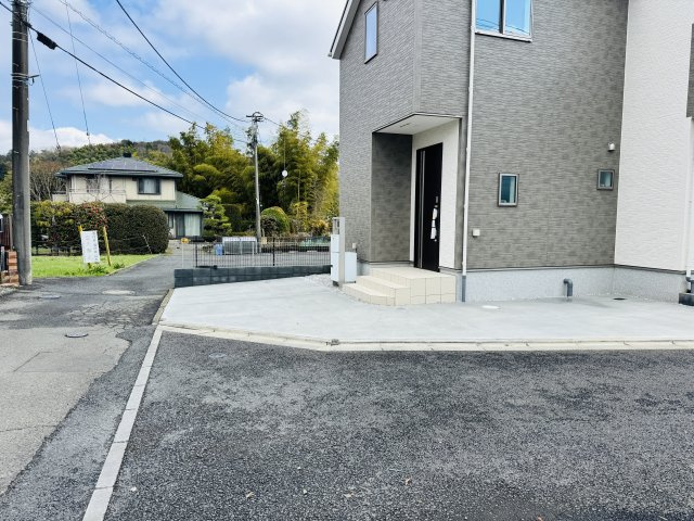 八王子市　川口町　新築一戸建て　０１期の駐車場|～L字型に2台駐車可能カースペース～