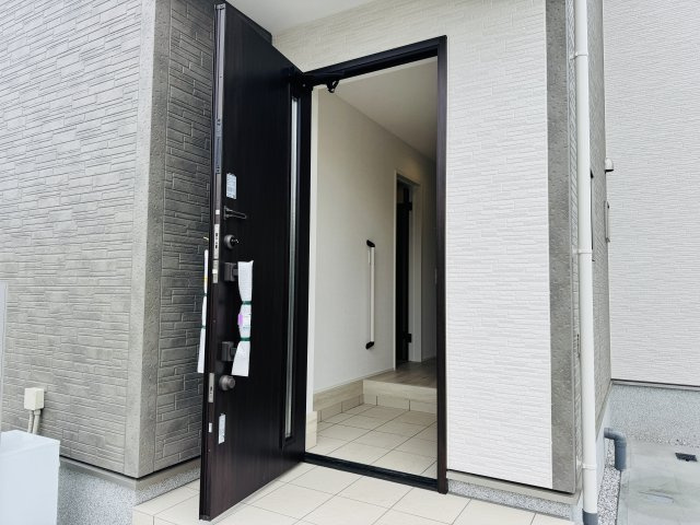 八王子市　川口町　新築一戸建て　０１期の玄関|～玄関は安心のWロックキーを採用～