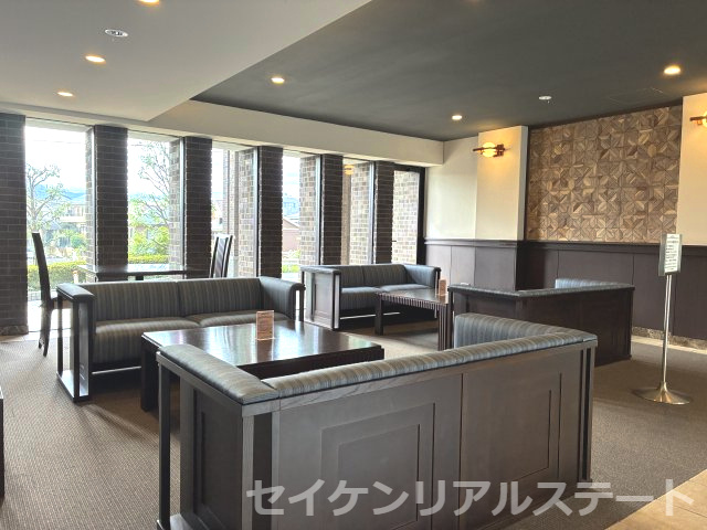 ガーデンブリーズ光の街のその他共用部分|おしゃれなウェルカムラウンジです