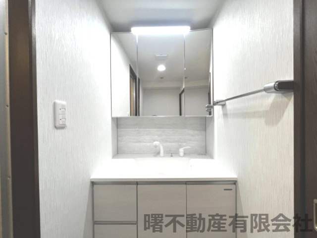 ヴェルビュ鶴見坦の独立洗面台|独立洗面台あり、毎朝おしゃれに忙しい女性の方におすすめです