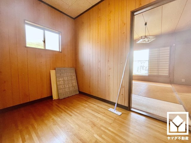 伏見区醍醐御陵西裏町の洋室