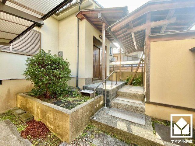 伏見区醍醐御陵西裏町の玄関