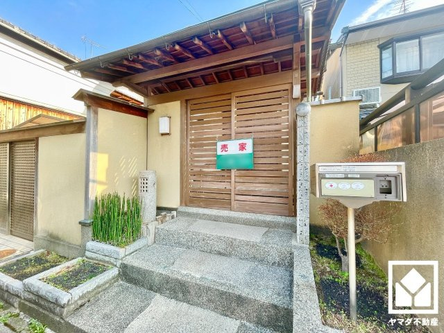 伏見区醍醐御陵西裏町の玄関