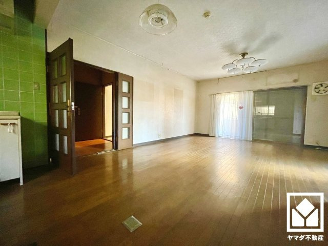 伏見区醍醐御陵西裏町の居間・リビング