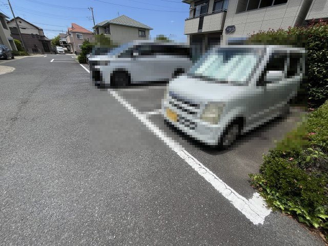 アークガーデンの駐車場|駐車場があるので、車を買う予定の方も安心です