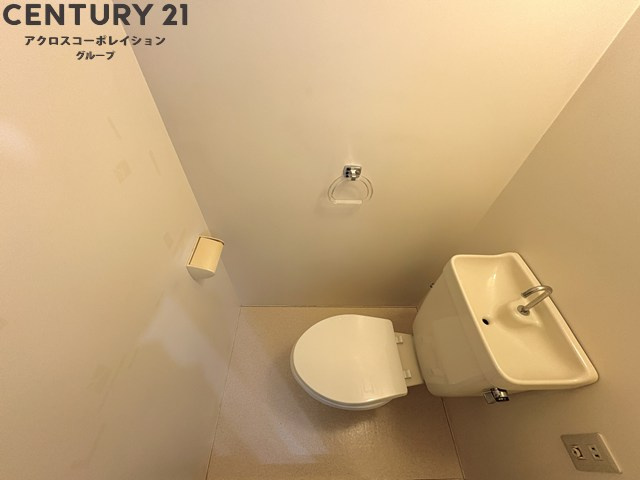 タオルが掛けられるトイレになっています