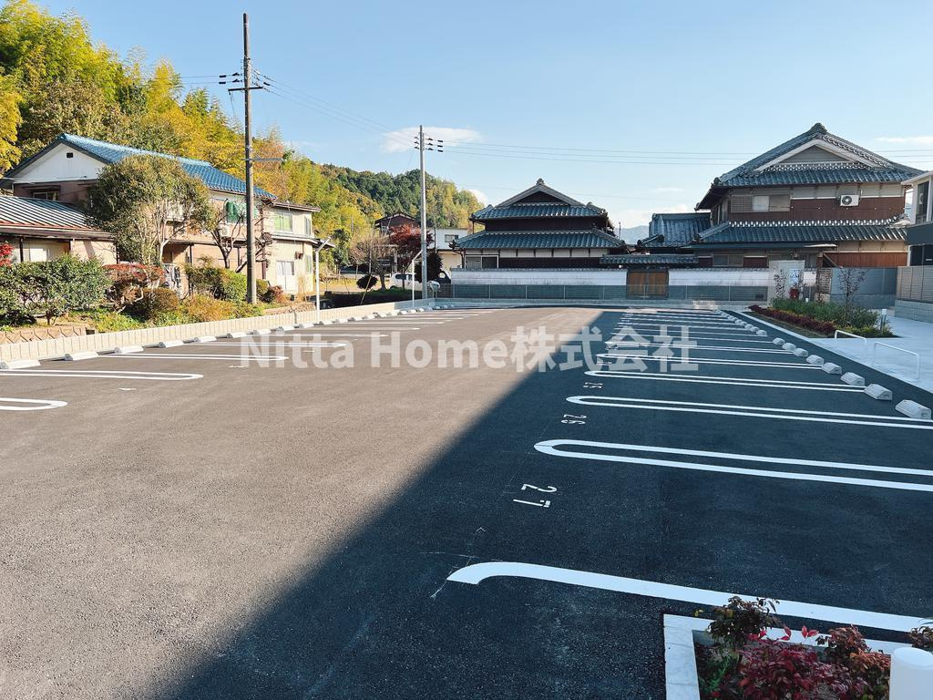 Casa石生の駐車場|敷地内に駐車場も完備＊
