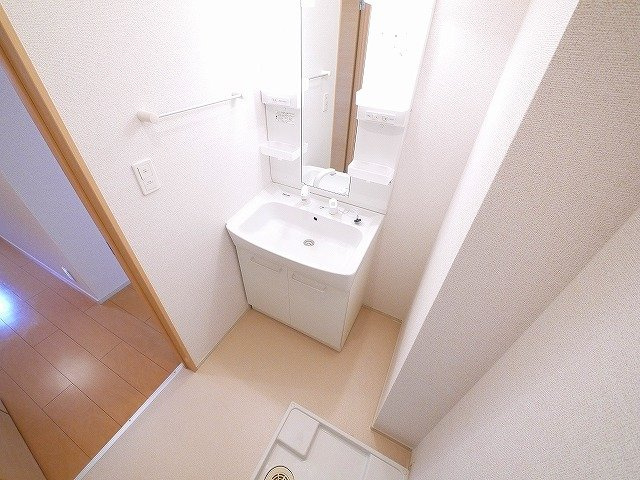 アビタシオンⅢの洗面所|ゆったりとスペースのある洗面所